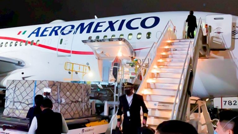 Aterrizaron dos aviones más en México con insumos clínicos provenientes de Shanghai, China